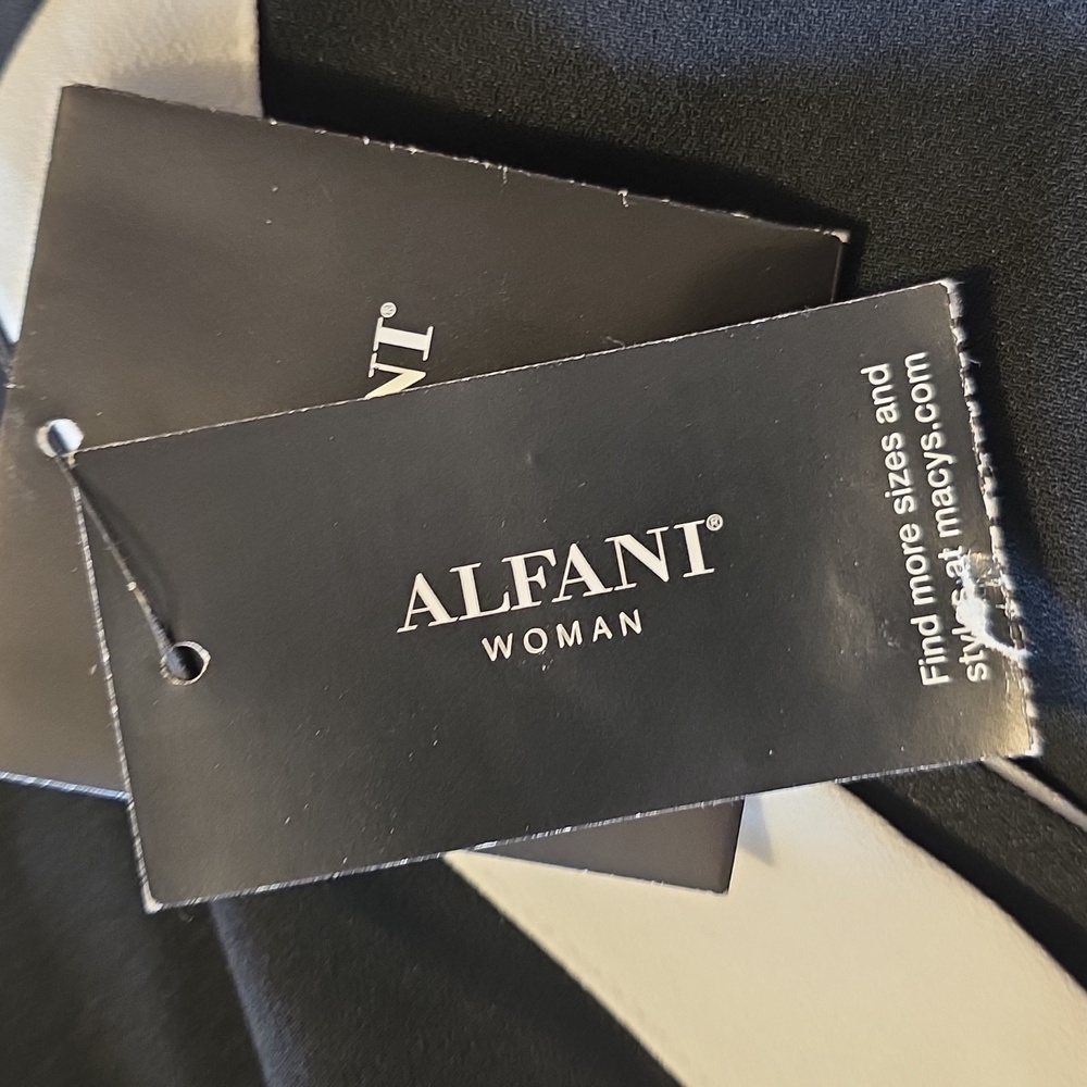 ALFANI BLACK AND WHITE TOP - Picture 3 of 4